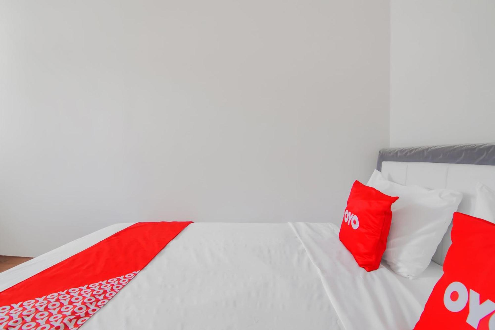 Отель Super Oyo Capital O 90342 Kemang Garden Джакарта Экстерьер фото