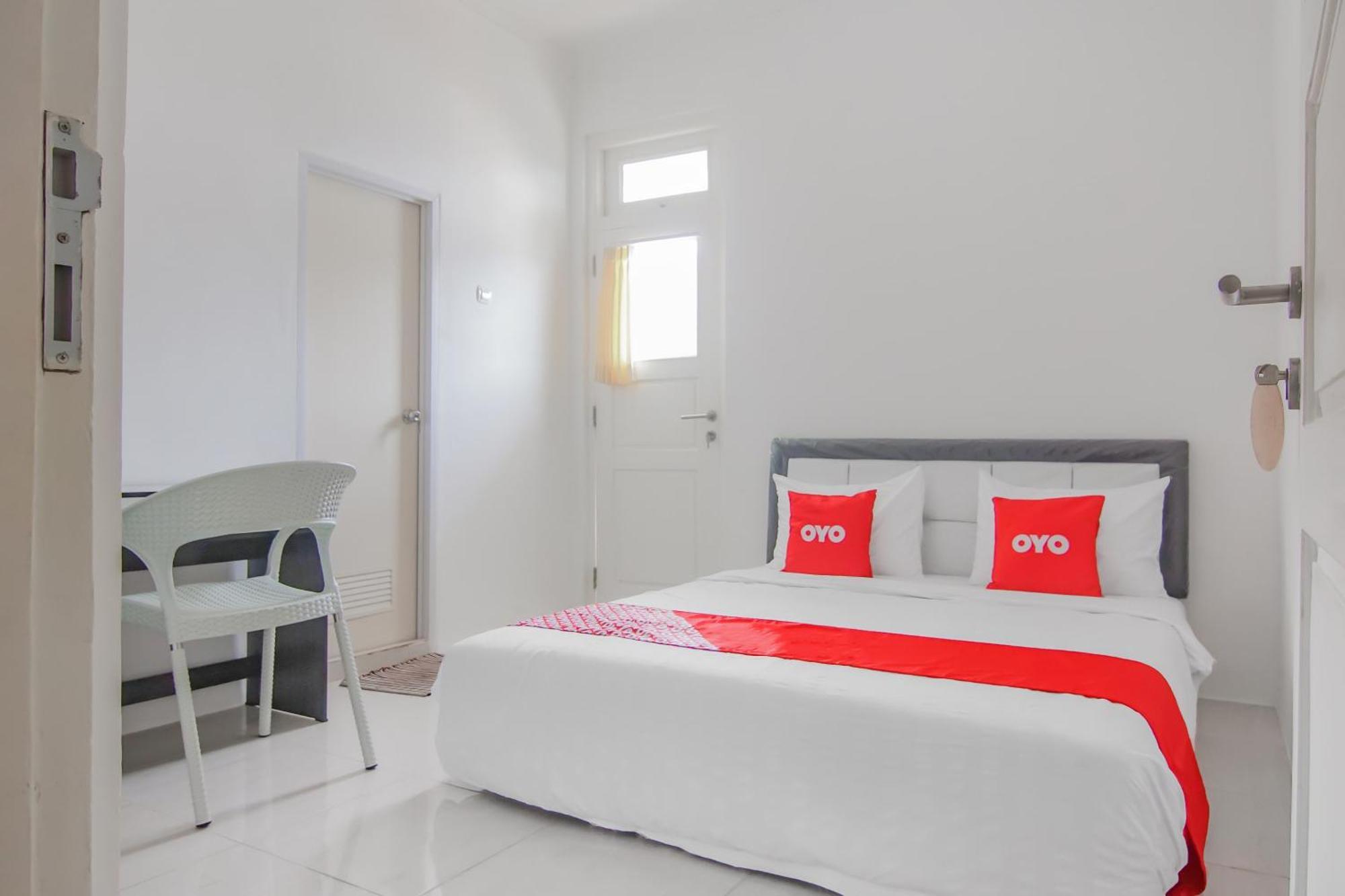Отель Super Oyo Capital O 90342 Kemang Garden Джакарта Экстерьер фото