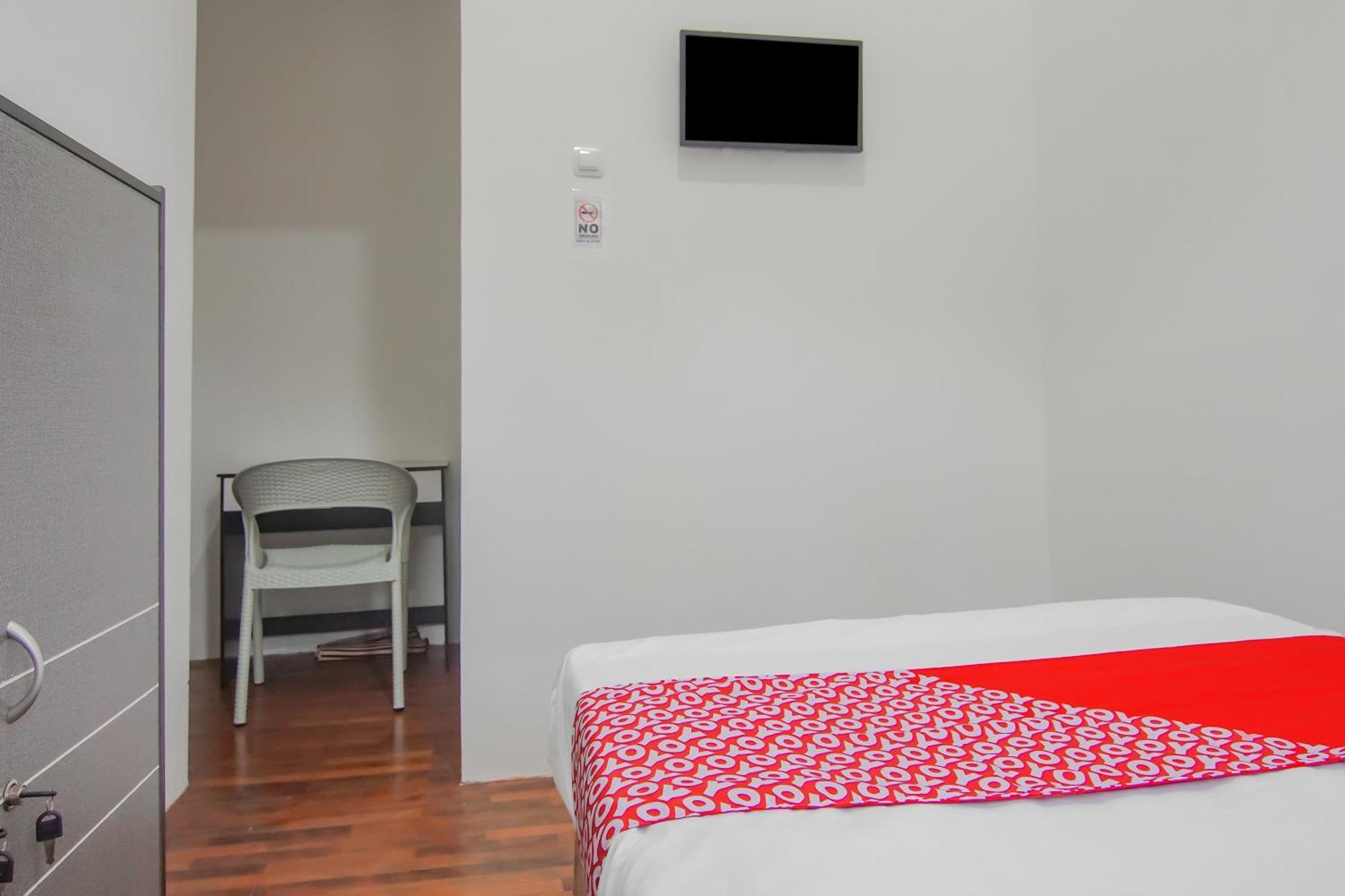 Отель Super Oyo Capital O 90342 Kemang Garden Джакарта Экстерьер фото